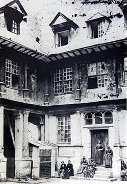 Hôtel Mauroy, internal courtyard